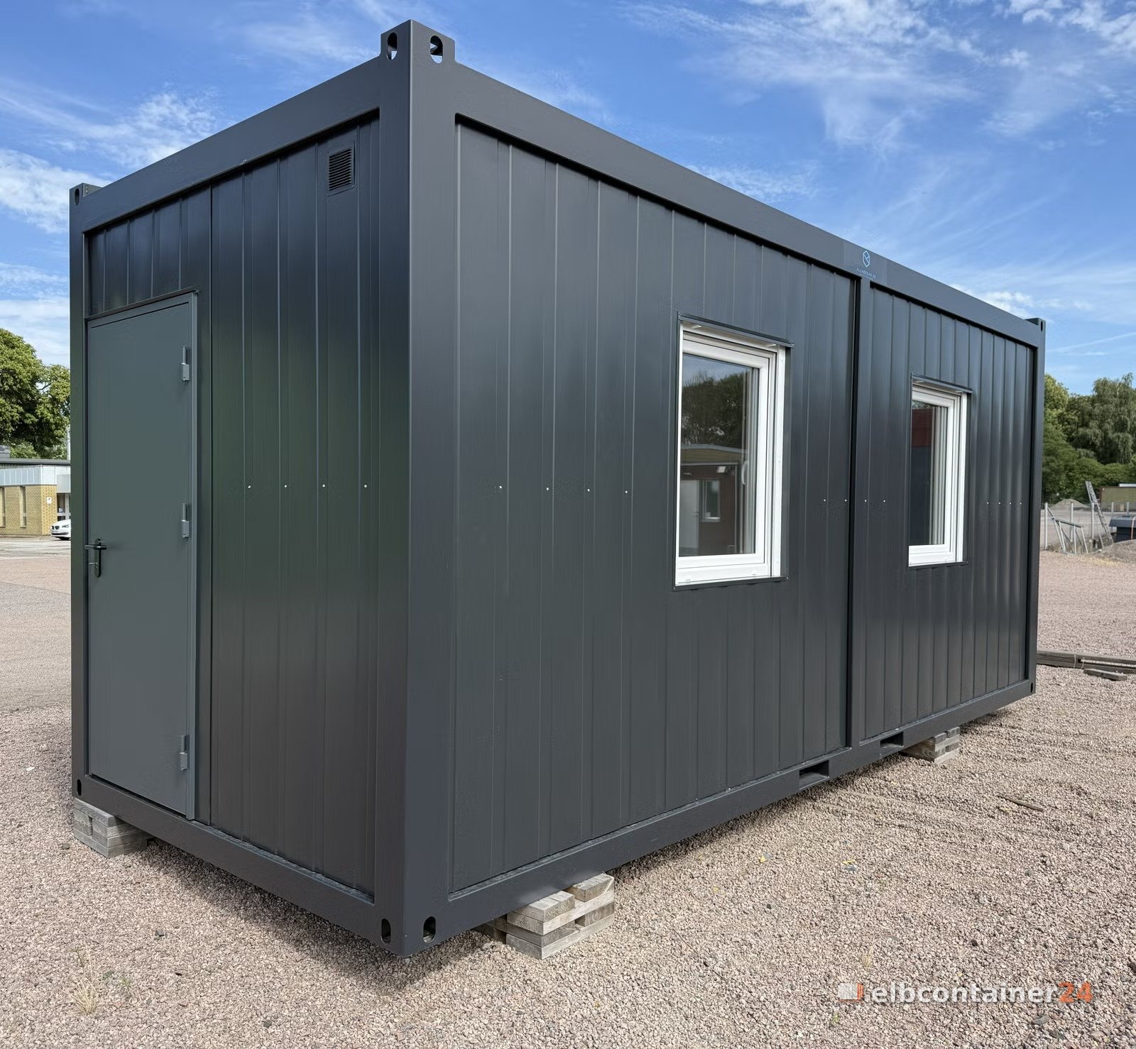 Eingangsseite eines Bürocontainers