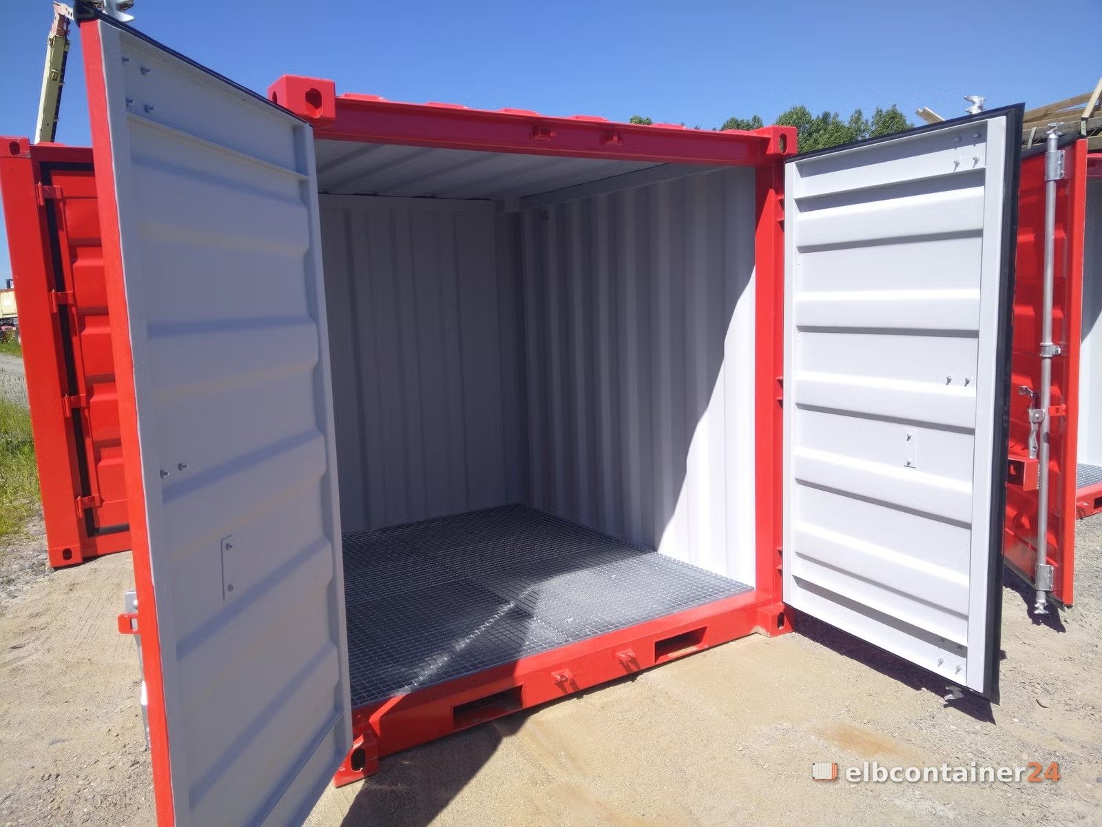 Innenansicht eines Umweltcontainers